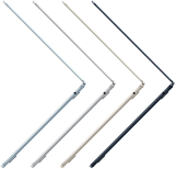 Vista lateral de cuatro portátiles Apple abiertos, ligeramente inclinados y en distintos colores que muestra su diseño ultrafino.